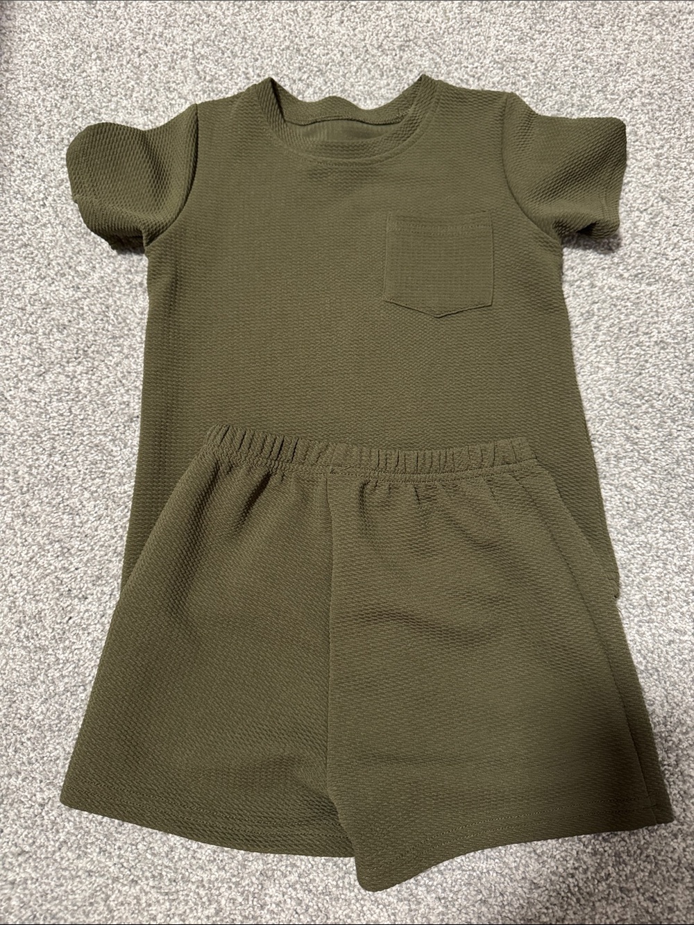 SHEIN Olive Green Kids Short Sleeve Top and Shorts Matching Set